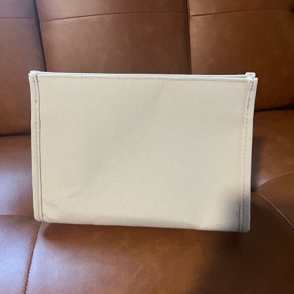 Dior Beauty Grey/White Pouch - Picture 2 of 10